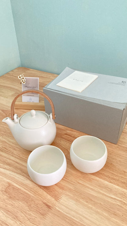 日本製SALIU木柄半啞光陶器茶壺、茶杯套裝 (330ml; 白色)