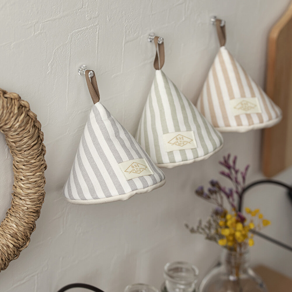 日本製可愛三角形隔熱套(S; 11款) \&NE/